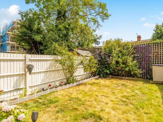 House for sale in Harrow Weald, Greater London