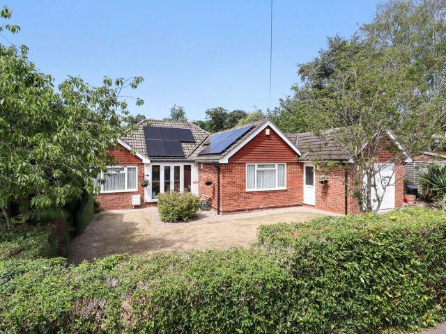 House for sale in Heol-las, Surrey