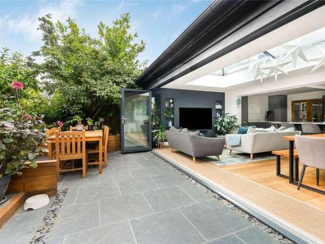 House for sale in Fole, Surrey