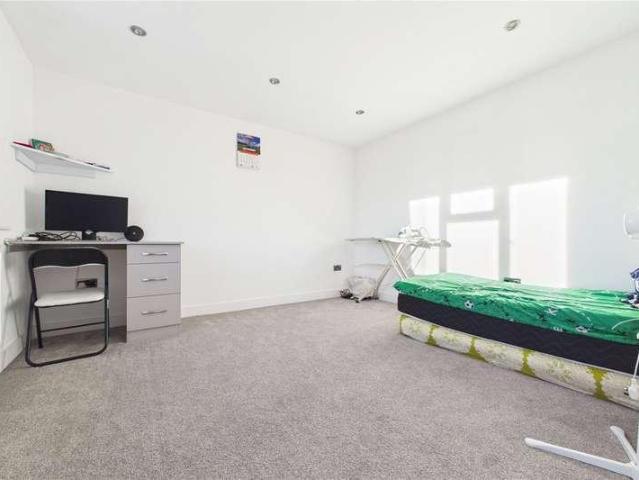 House for sale in Calcot, West Berkshire