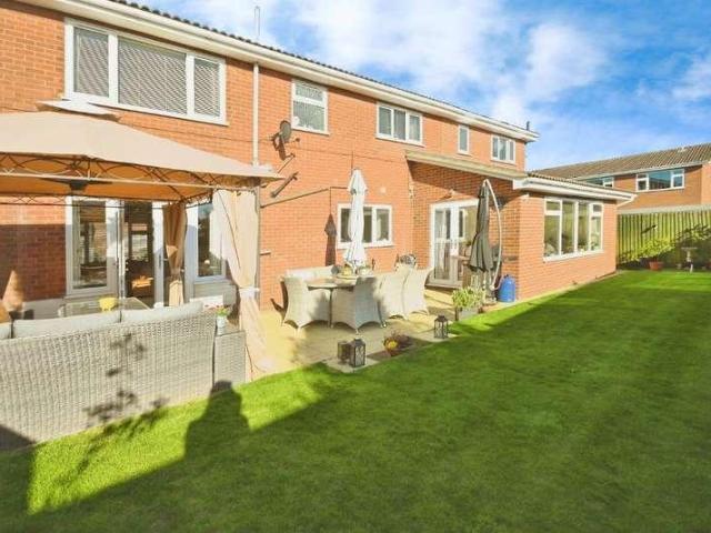 House for sale in Weston, South Holland