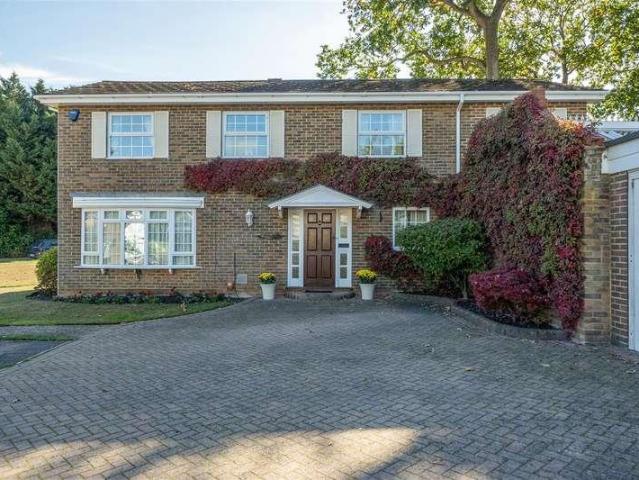 House for sale in Finchampstead, Crowthorne