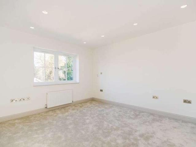 House for sale in Uxbridge, Ickenham