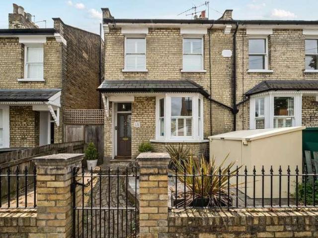 House for sale in Teddington, Hampton Hill
