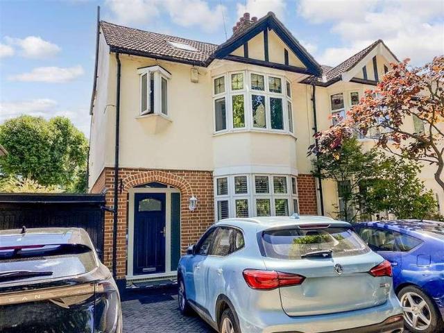 House for sale in Gidea Park, Greater London