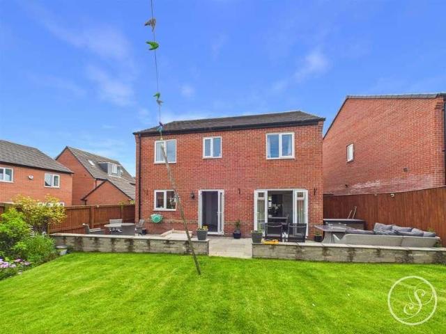 House for sale in Scholes, West Yorkshire