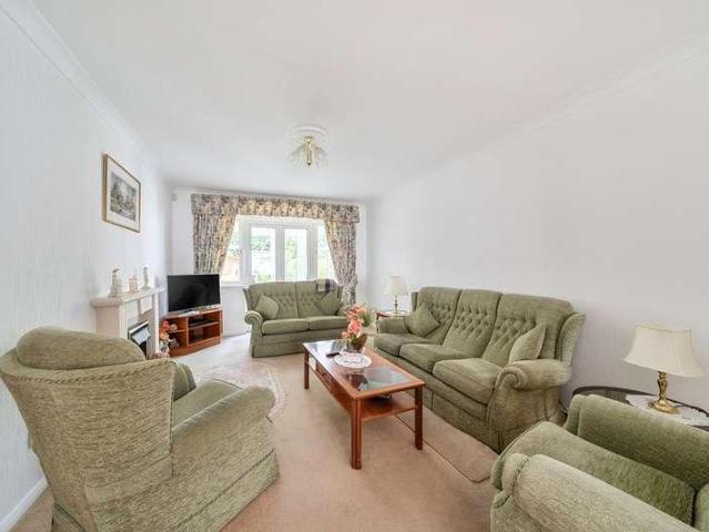 House for sale in Little Stanmore, Greater London