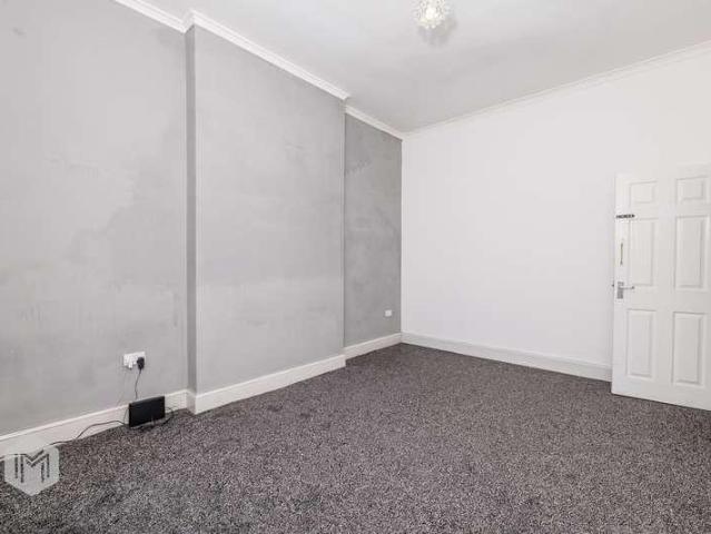 House for sale in Bradshaw, Lee Bank