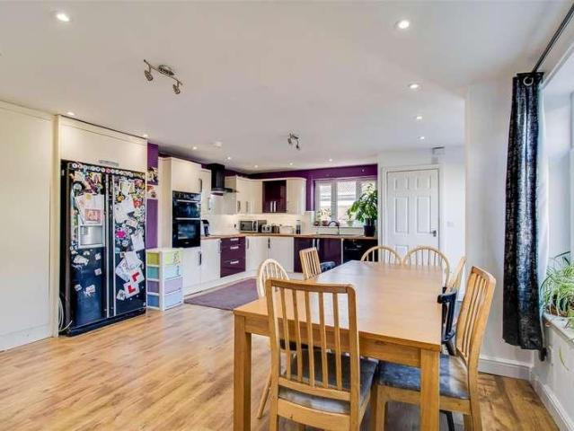 House for sale in Wakefield, Outwood