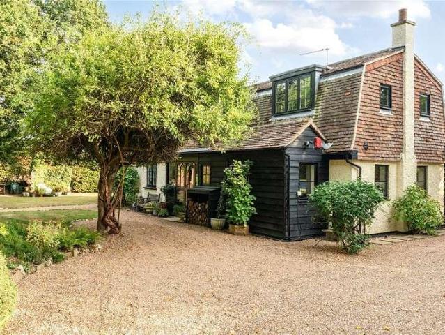 House for sale in Sparrow Row, Surrey Heath