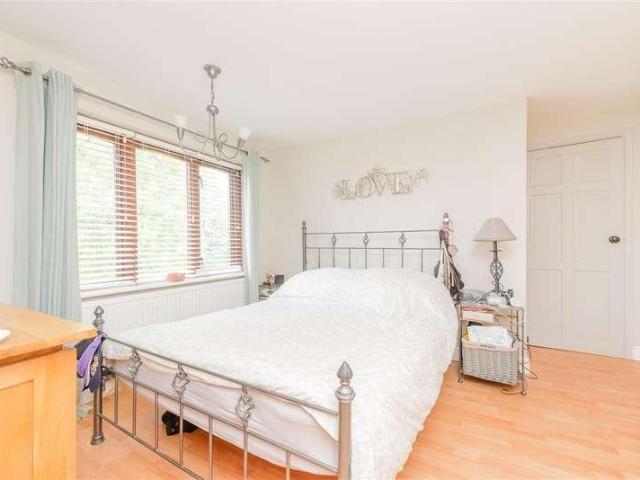 House for sale in Longfield Hill, Dartford