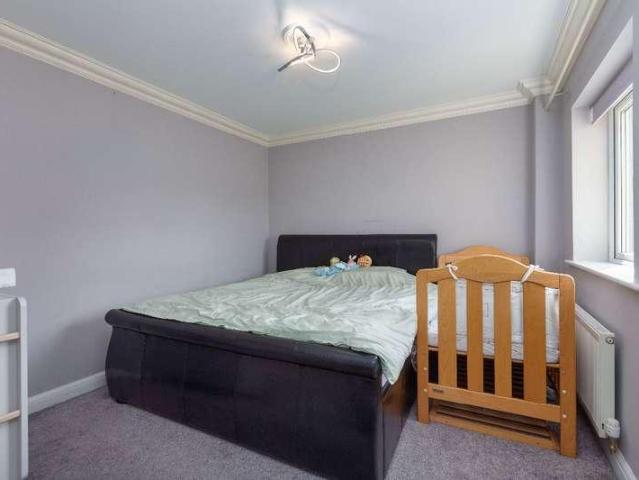 House for sale in Hala, Bare