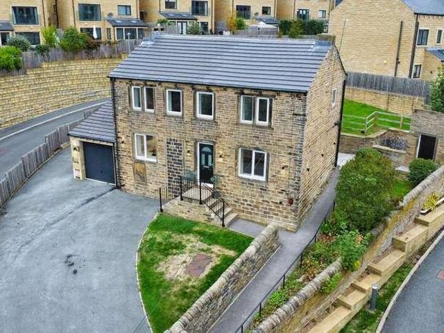 House for sale in East Hill Way, Kirklees