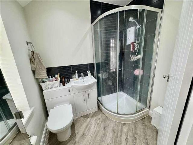 House for sale in Wood End, Park Village