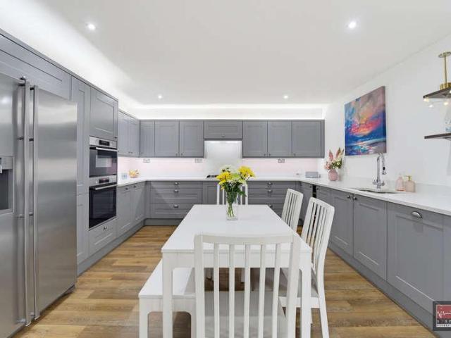 House for sale in Ashford, Spelthorne