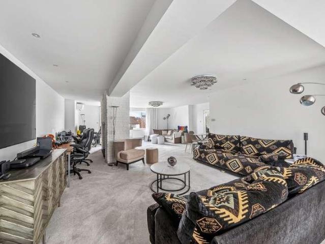 House for sale in Bushey Heath, Hertfordshire