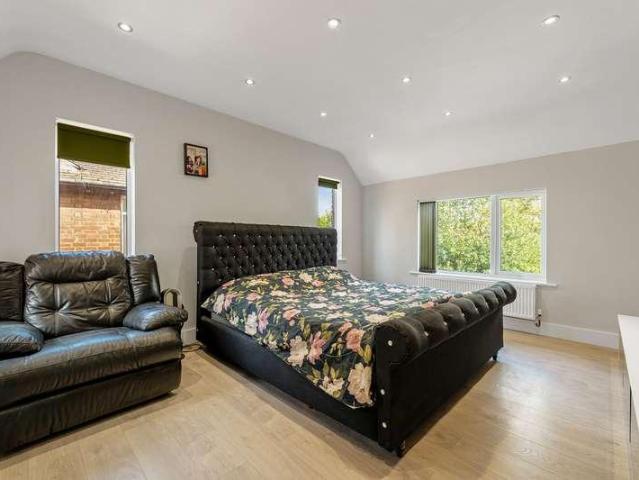 House for sale in Hillmorton Paddox, New Bilton