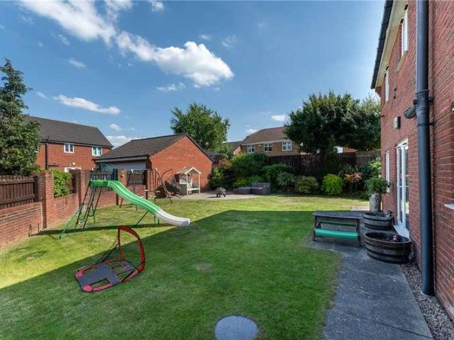 House for sale in Churwell, West Yorkshire