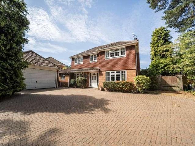 House for sale in Frogmore, Hart