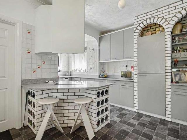House for sale in Barton In Fabis, East Midlands