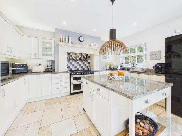 House for sale in Oadby, Leicestershire