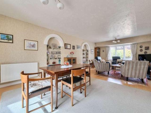 House for sale in Woodley