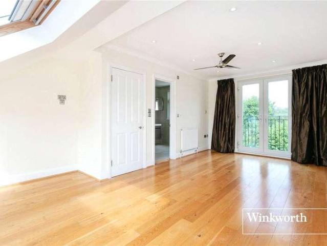 House for sale in West Finchley, Greater London