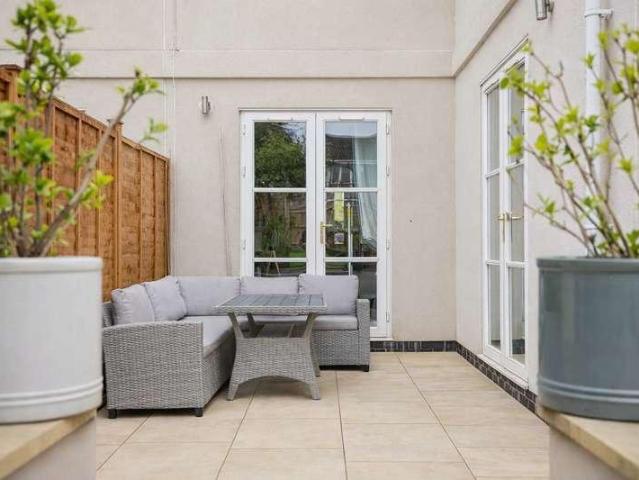 House for sale in Bafford, Golden Valley
