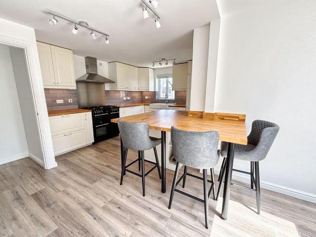 House for sale in Broadlands, Wales