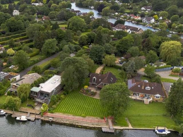 House for sale in Hamm Court, Row Town