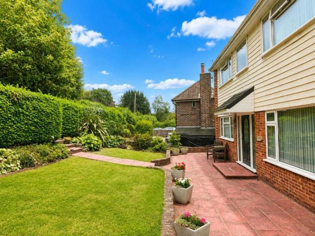 House for sale in Willesborough Lees, Bridgefield
