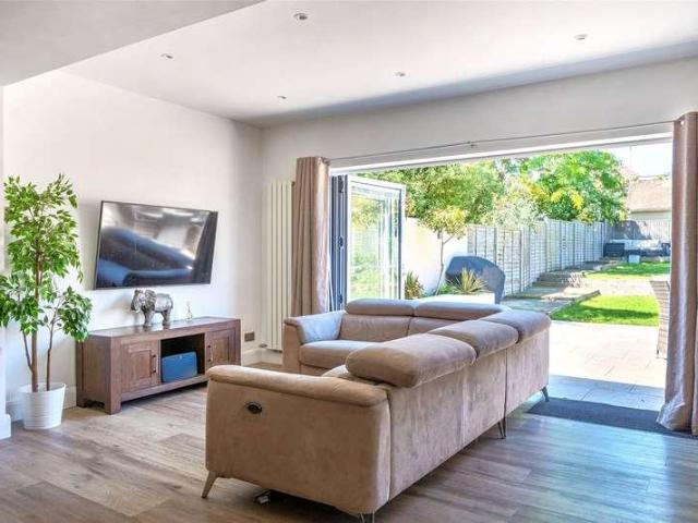 House for sale in Stoneleigh, Ewell