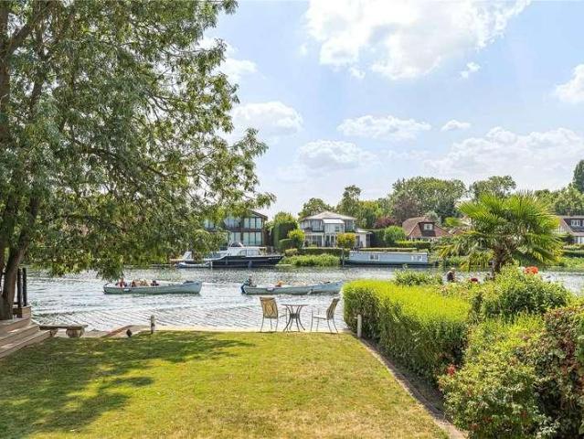 House for sale in Hythe End, Wraysbury