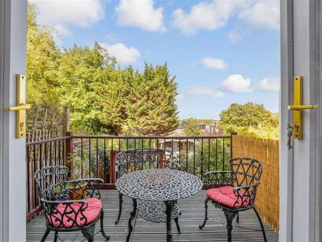 House for sale in London Borough of Croydon, Sanderstead