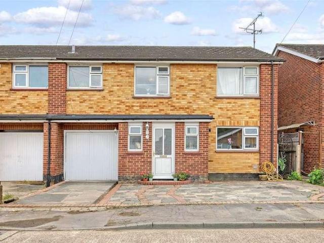 House for sale in Southend-on-sea, Great Wakering