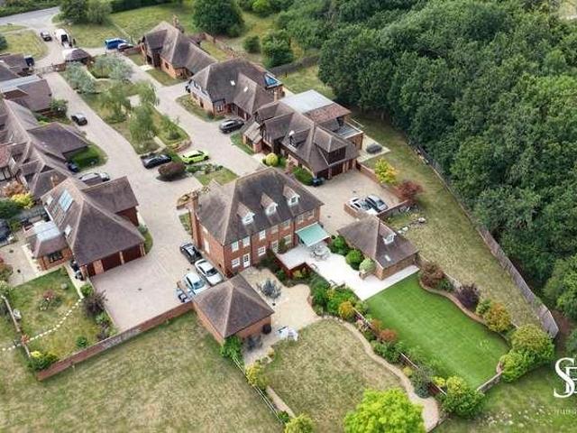 House for sale in Wexham, Iver