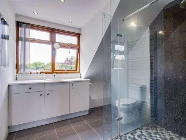 House for sale in Wakefield, Outwood