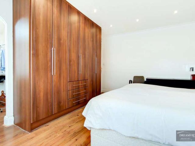 House for sale in Golders Green, Greater London