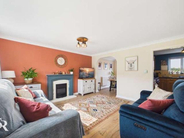 House for sale in Charlesworth, East Midlands