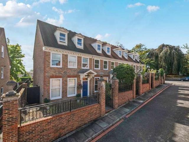 House for sale in Mount Hermon, Woking