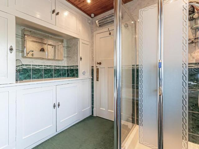 House for sale in The Image, Pouchen End