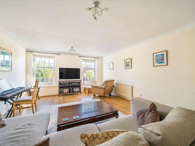 House for sale in Hampton Wick, Greater London