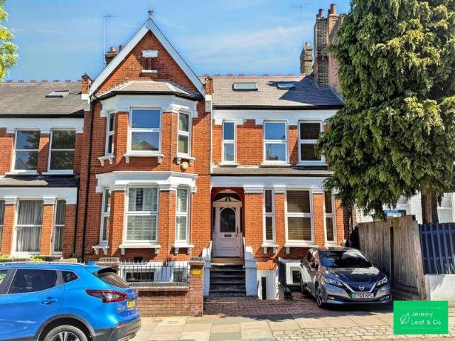 House for sale in Muswell Hill, Greater London