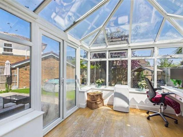 House for sale in Heol-las, Surrey