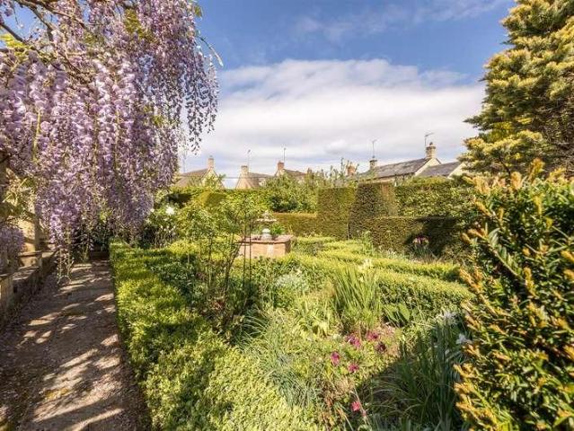 House for sale in Millend, Black Bourton