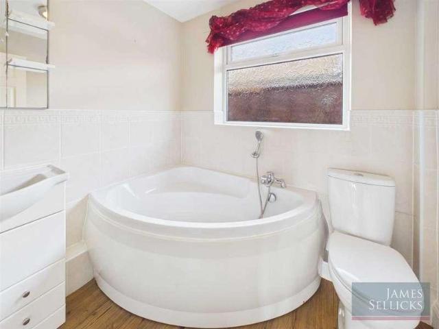 House for sale in Stanford On Avon, Leicestershire