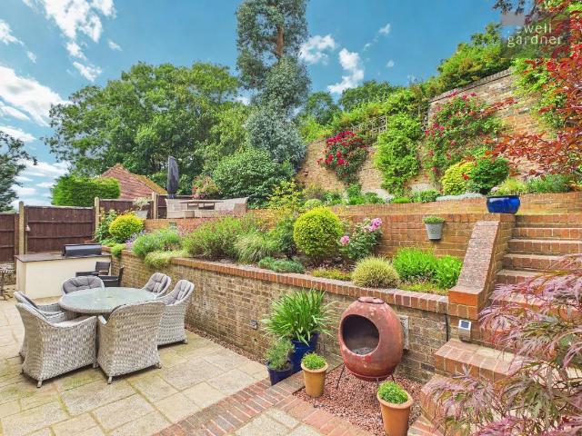 House for sale in Heronsgate, Batchworth