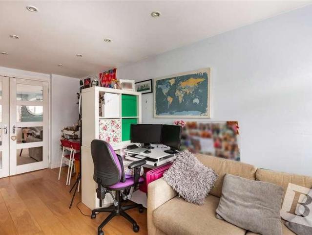 House for sale in Pilgrims' Hatch, Navestock Side