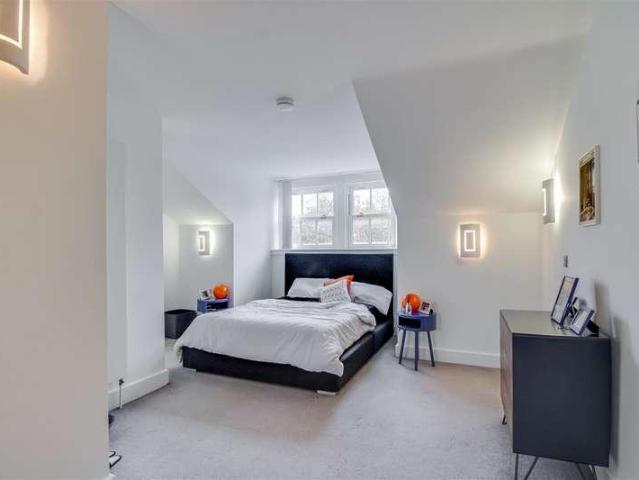 House for sale in Wrenthorpe, West Yorkshire