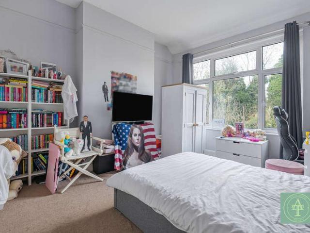 House for sale in Winchmore Hill, Palmers Green